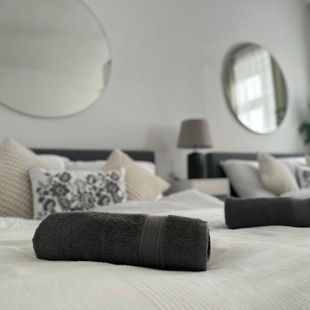 Spacious Apartment, 3 Min To U1 Reumannplatz Bécs Kültér fotó
