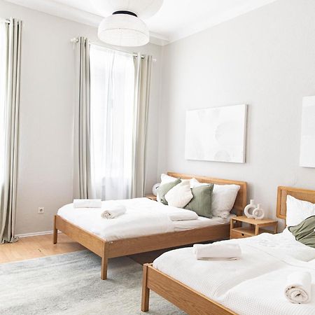 Spacious Apartment, 3 Min To U1 Reumannplatz Bécs Kültér fotó