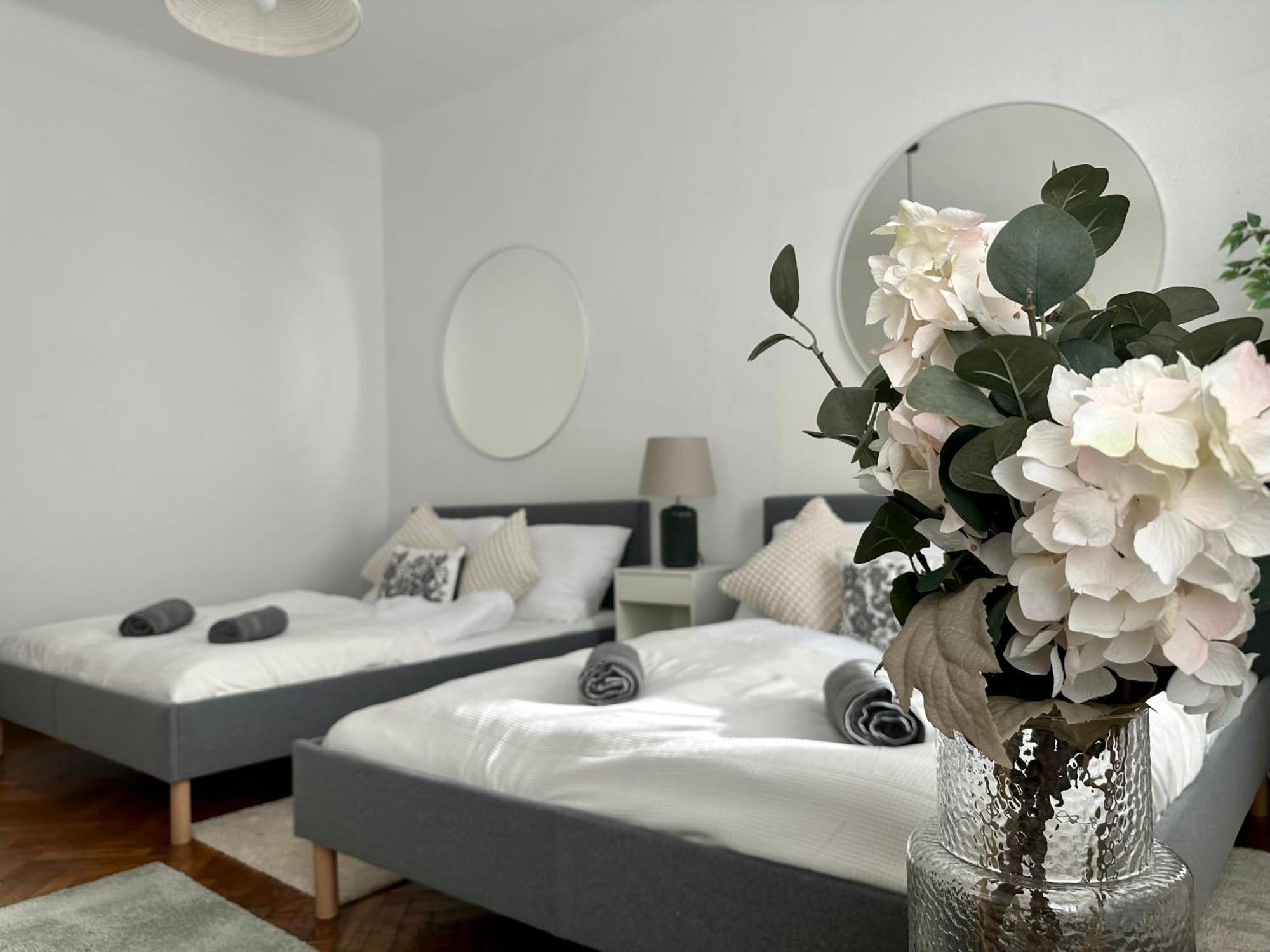 Spacious Apartment, 3 Min To U1 Reumannplatz Bécs Kültér fotó