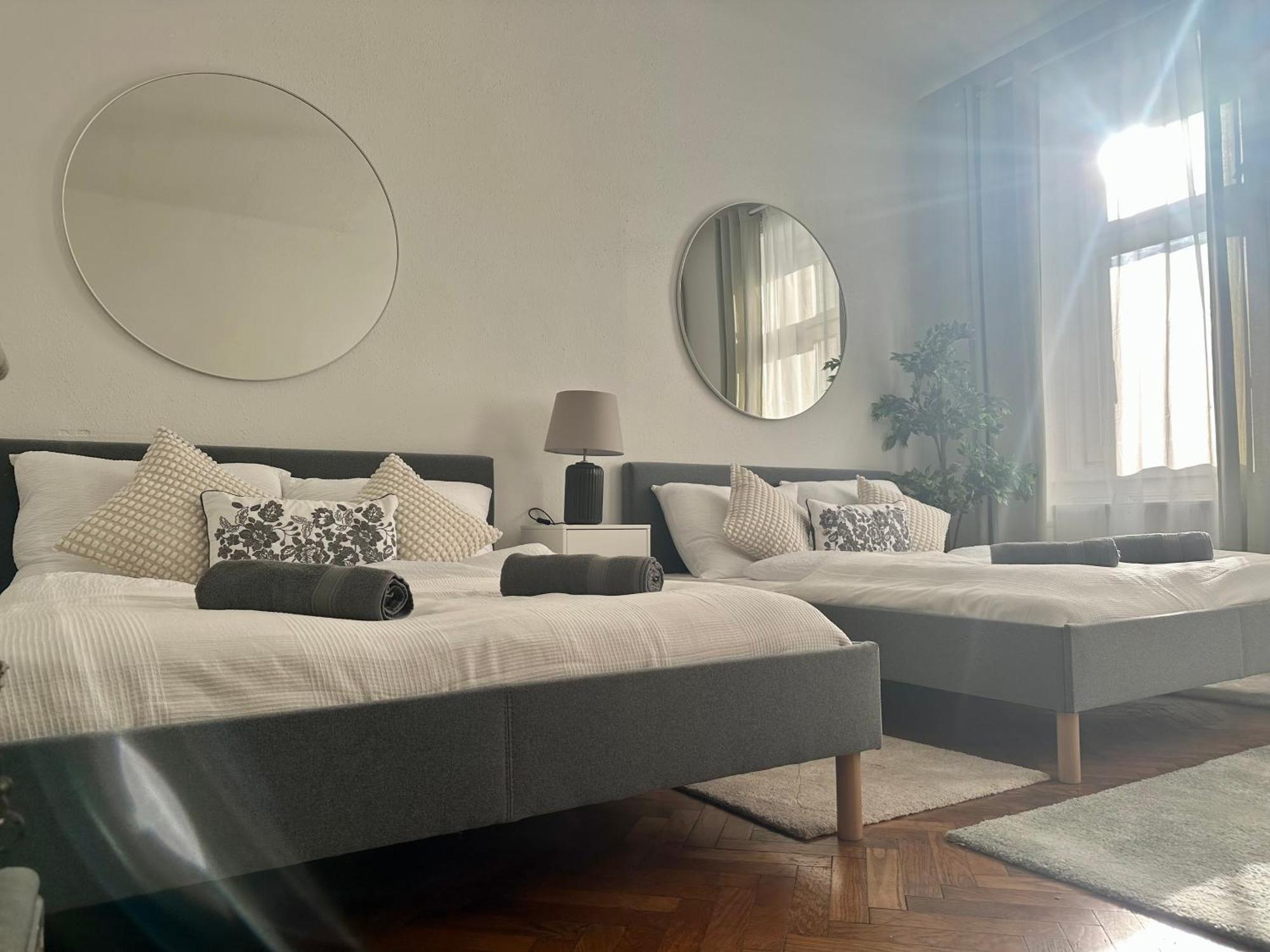 Spacious Apartment, 3 Min To U1 Reumannplatz Bécs Kültér fotó