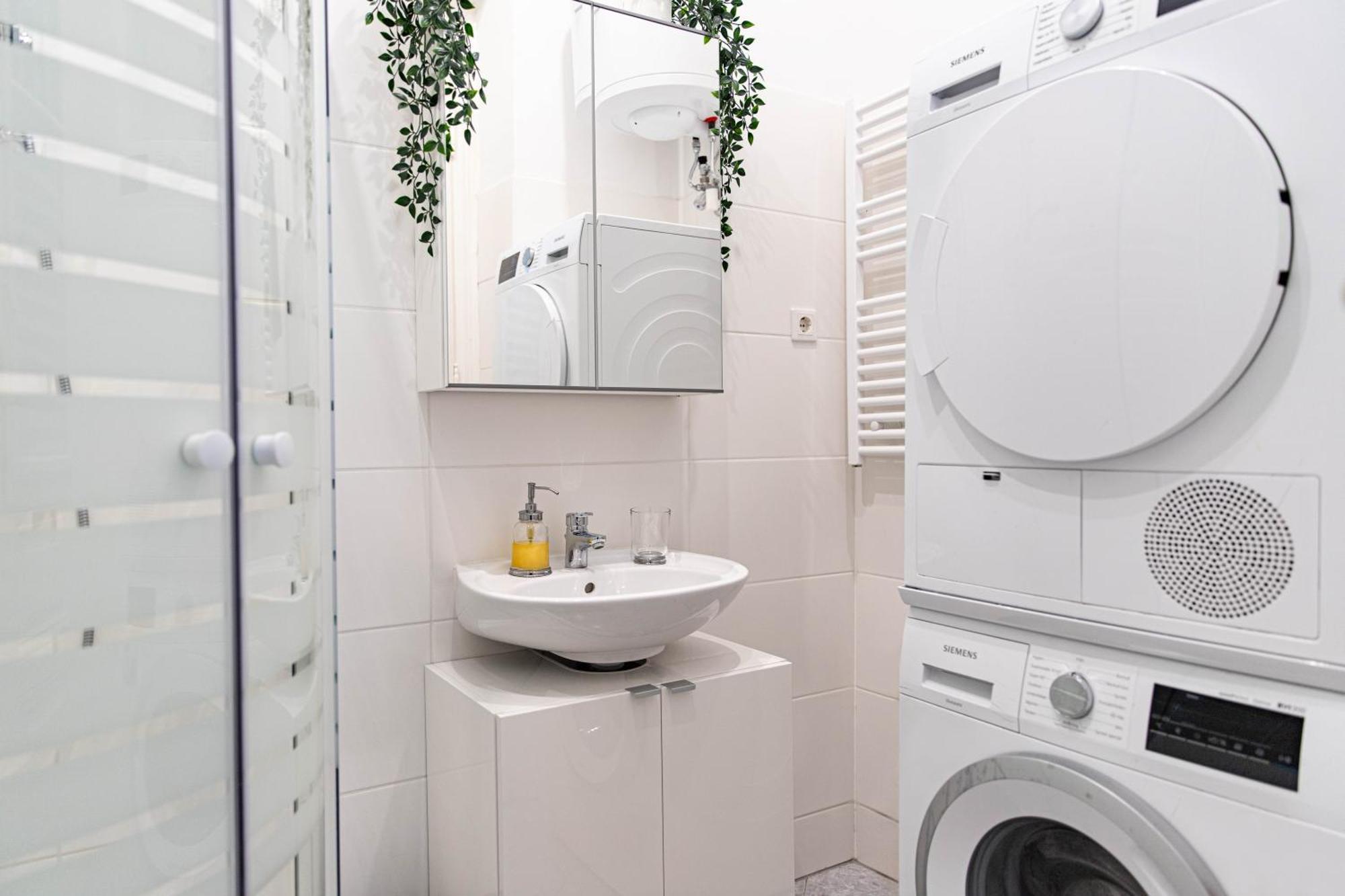 Spacious Apartment, 3 Min To U1 Reumannplatz Bécs Kültér fotó
